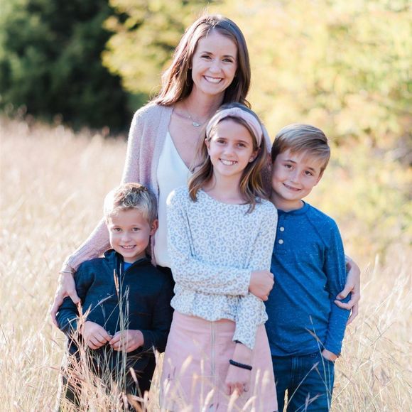 Meet your Posher, Kristen - Picture 1 of 1